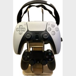 Holder til h�retelefoner og 2 PS-controller